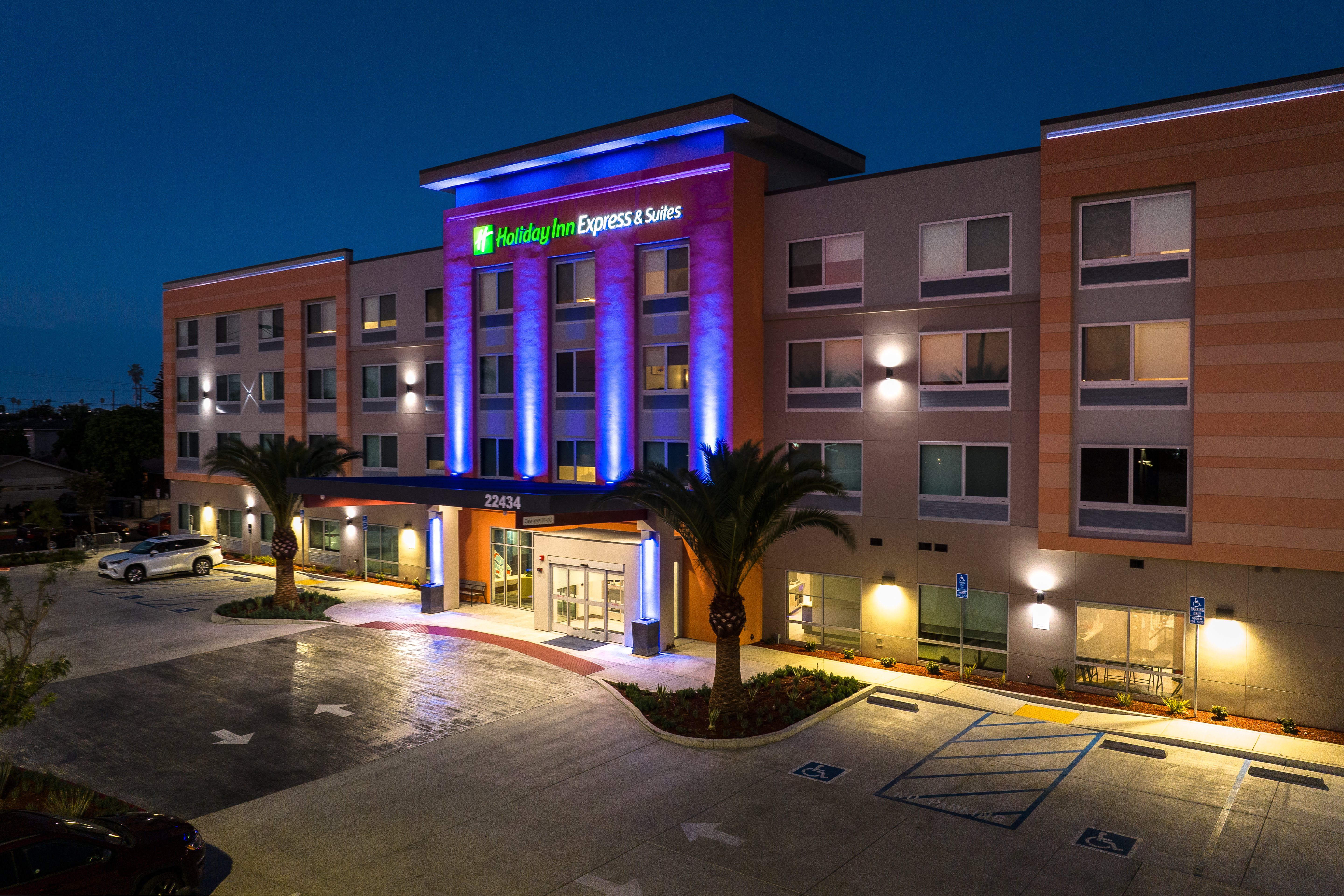 Holiday Inn Express & Suites Hawaiian Gardens 3/38