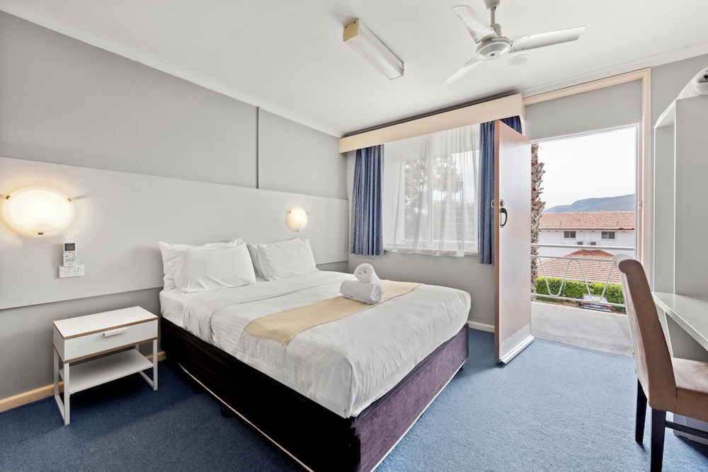 STANDARD, QUEEN BED, BALCONY
