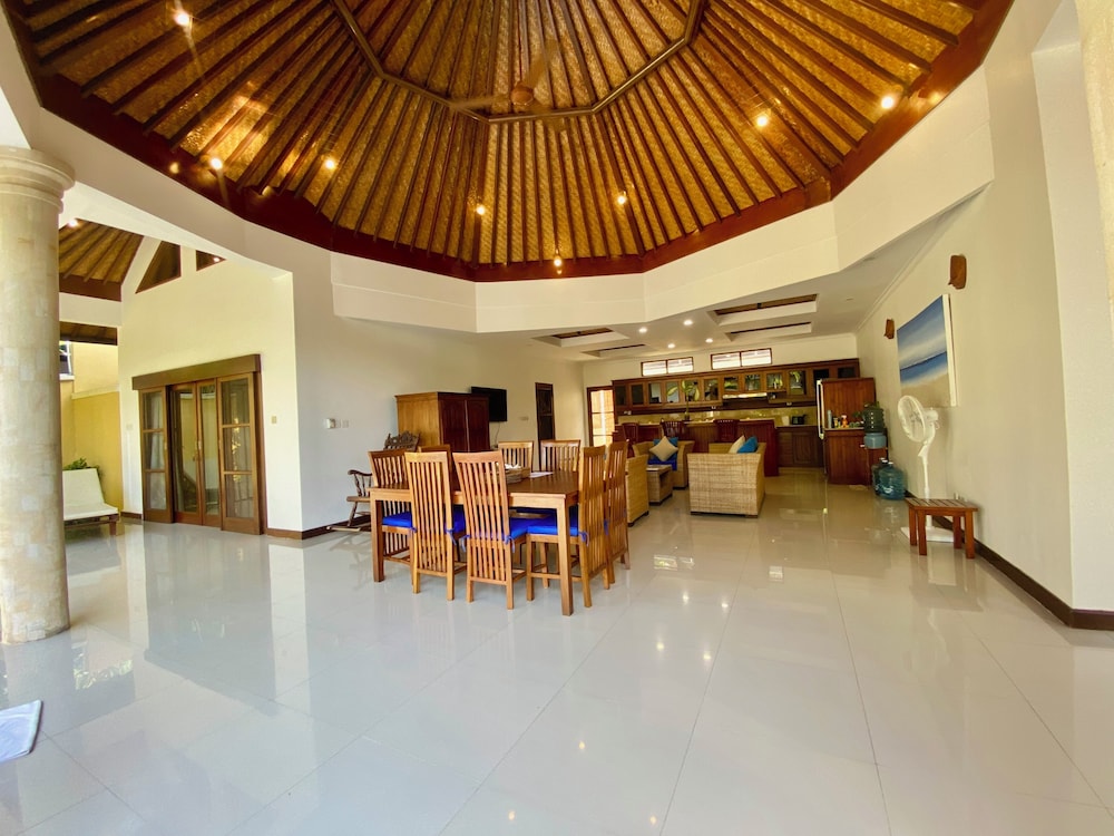 Emerald Villa 8/50