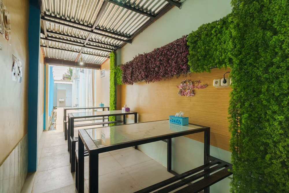 RedDoorz Plus near Palembang Icon Mall 2 5/15