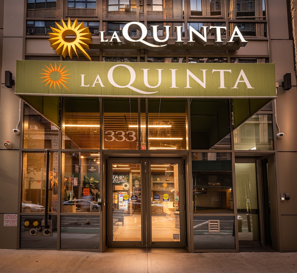 La Quinta Inn Suites By Wyndham Times Square South 3/60