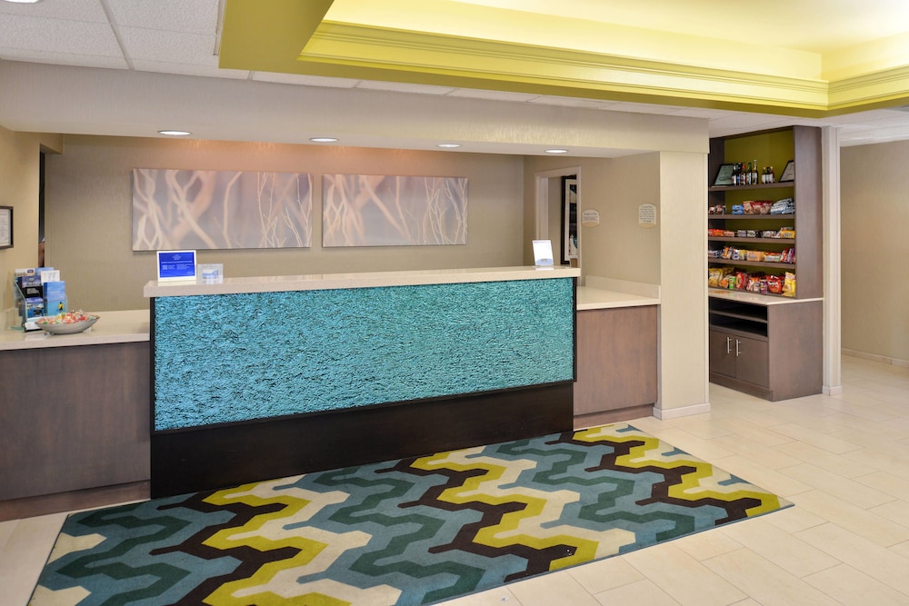 Fairfield Inn Suites Hickory 2/40