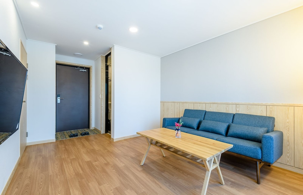 Thira Hotel 23/35