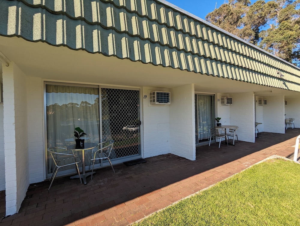 GLOUCESTER MOTEL 30/31
