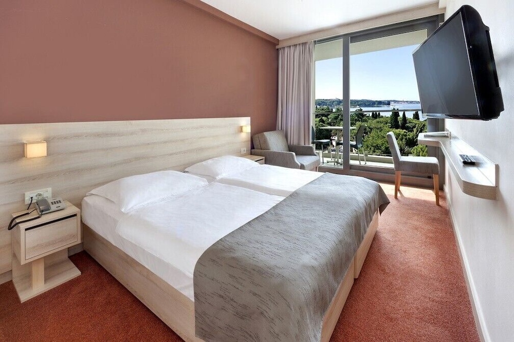 SUPERIOR, WITH EXTRA BED, SEA VIEW, BALCONY