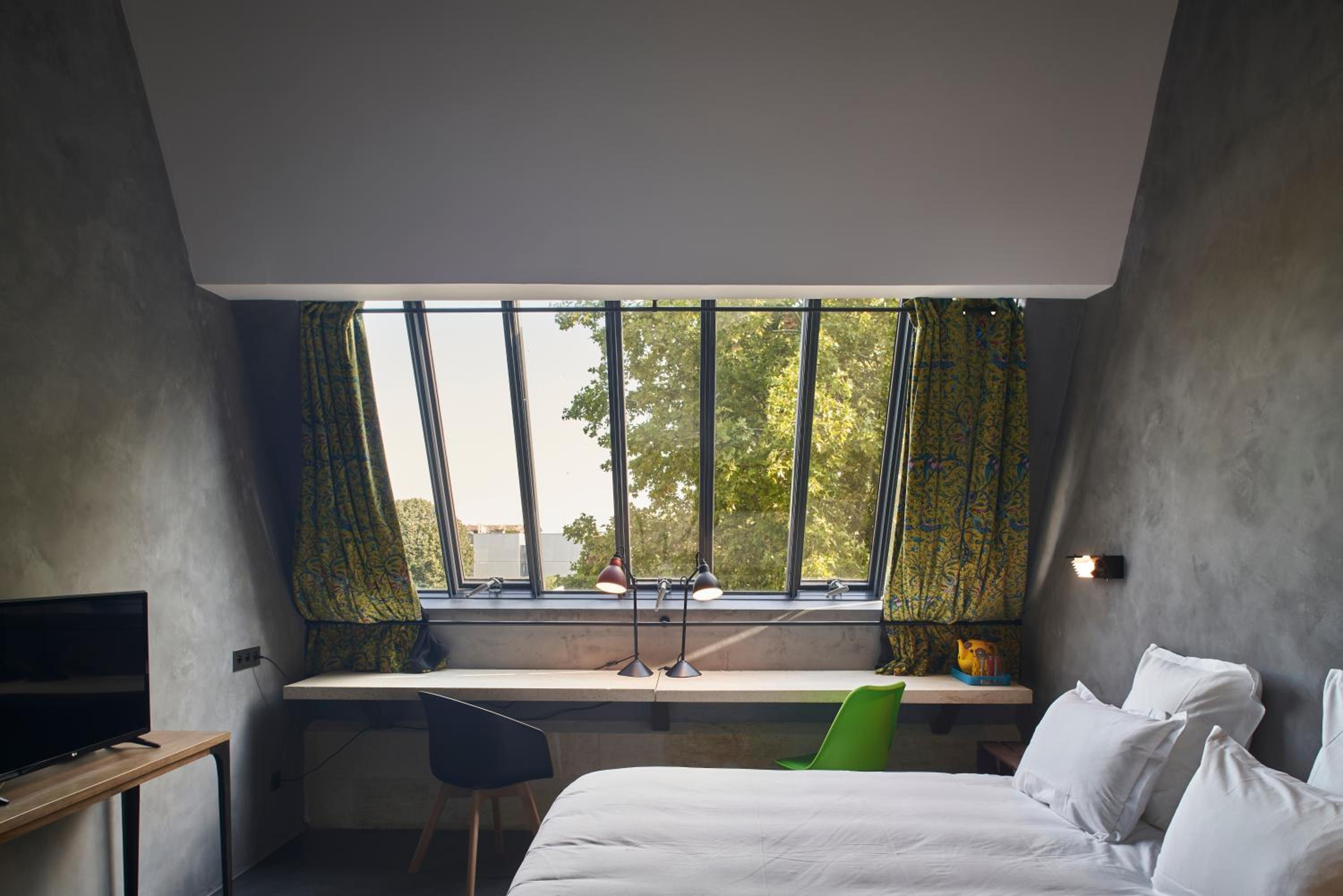 Standard, Twin Beds