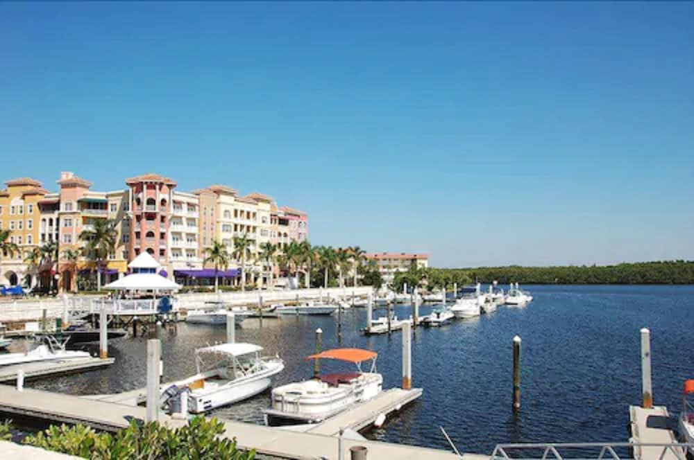 Hampton Inn Naples - Central 33/41