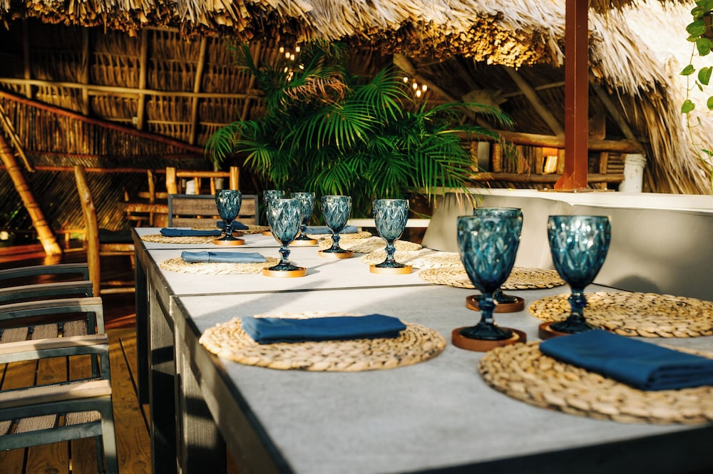 Tranquilseas Eco-Lodge, Diving Center, Restaurant &amp; Bar 38/50