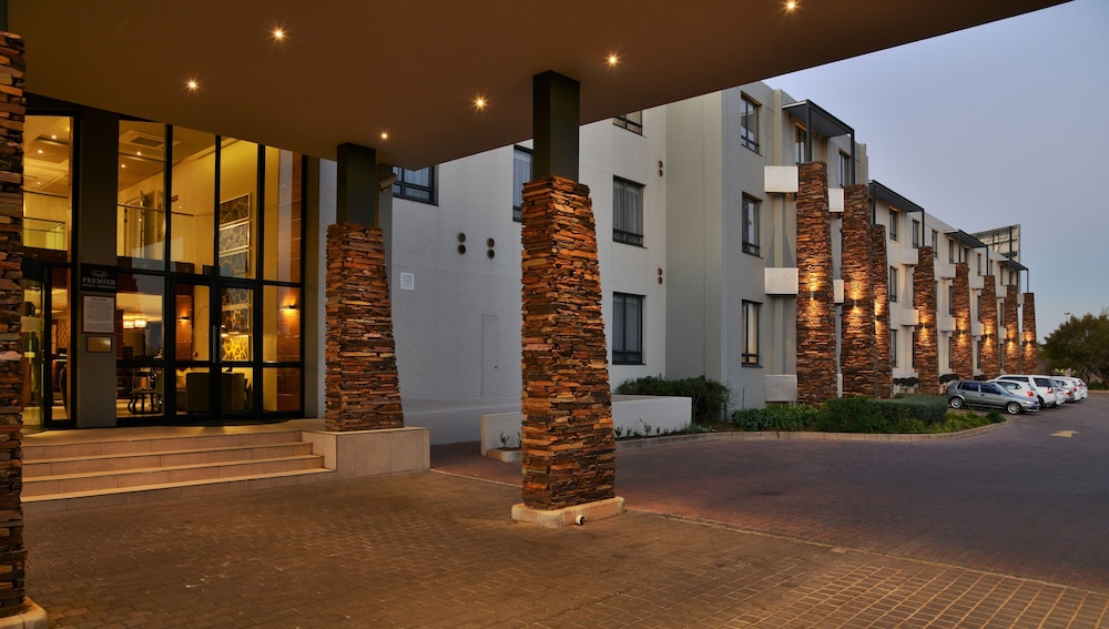 PREMIER HOTEL MIDRAND 66/67