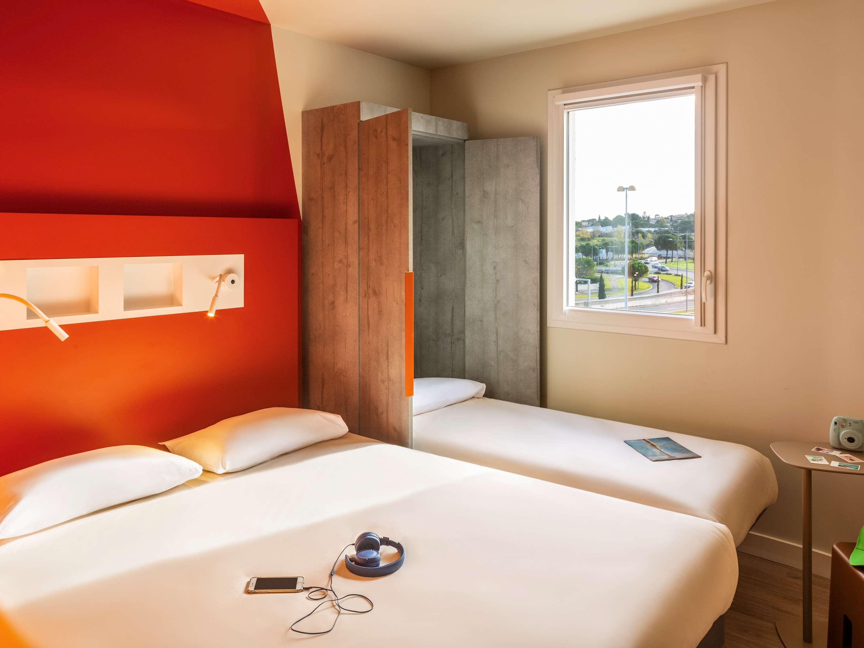 ROOM, TRIPLE, DOUBLE BED, WITH EXTRA BED