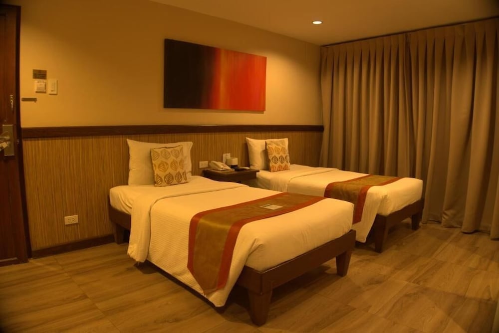 Ns Royal Hotel 38/59