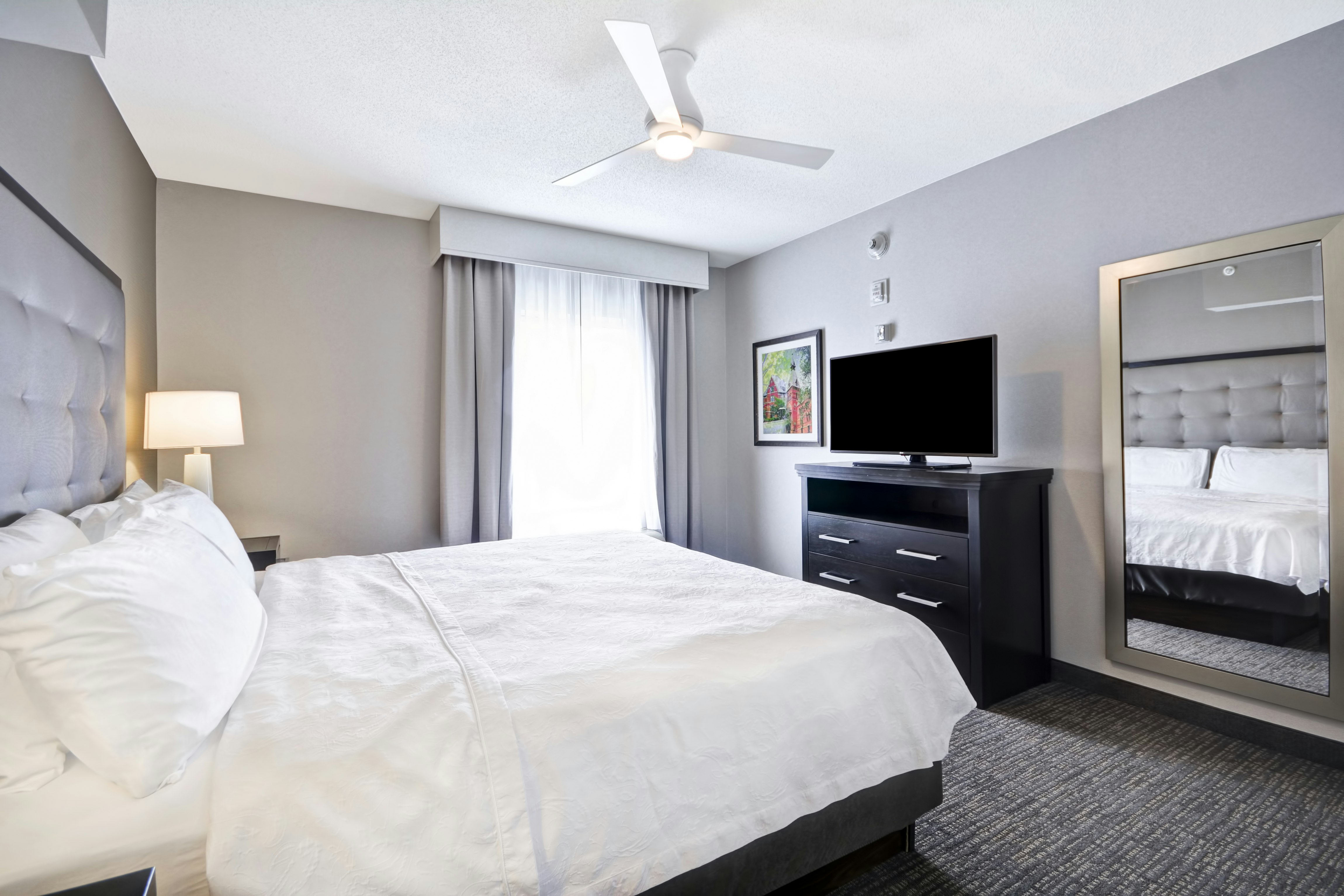 Suite, King Bed, Accessible