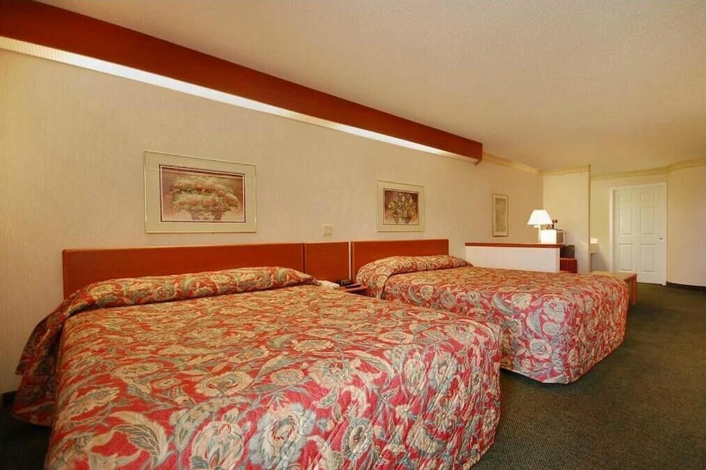 Syracuse Inn & Suites 5/22