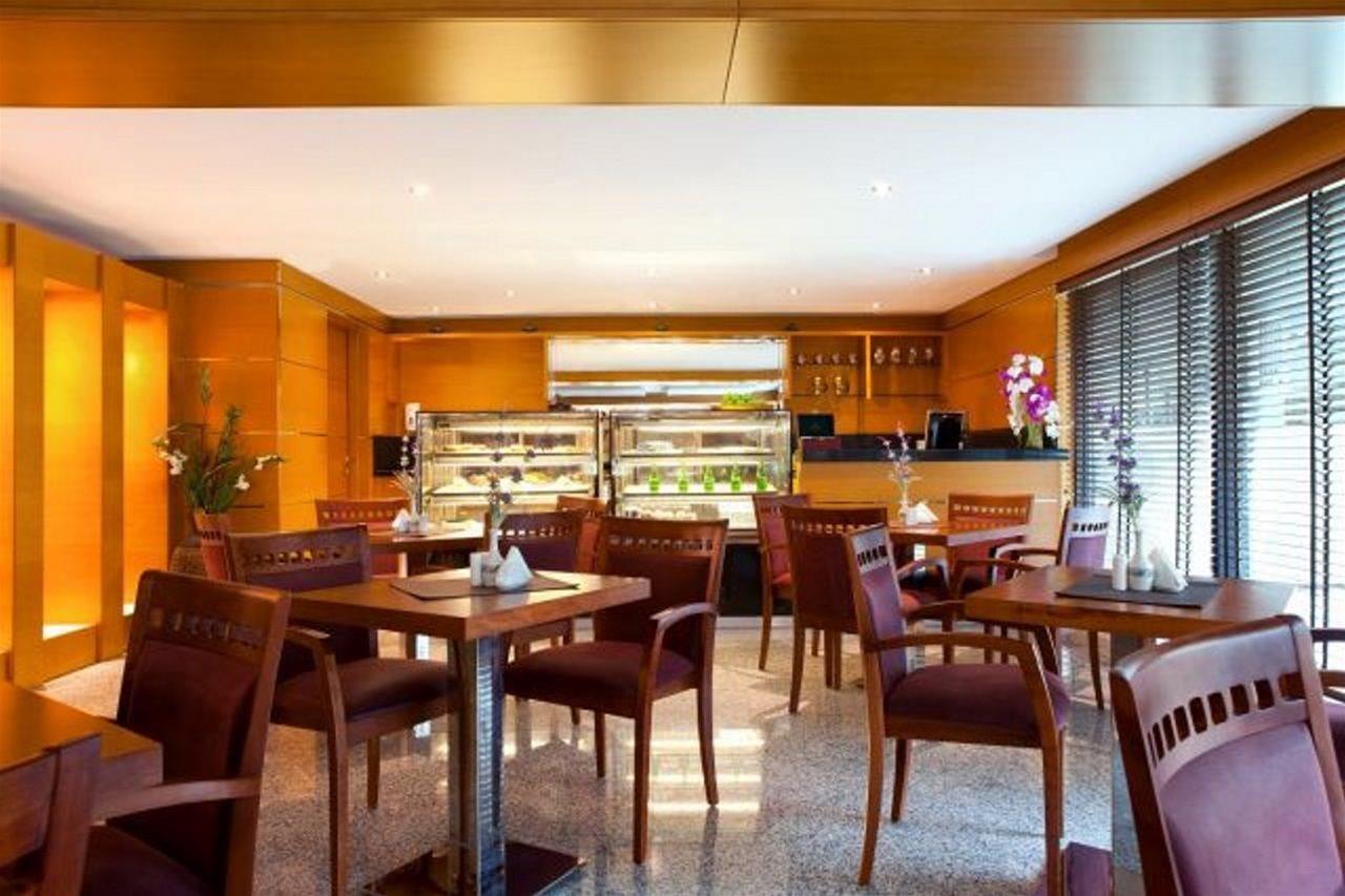 restaurant cafeteria