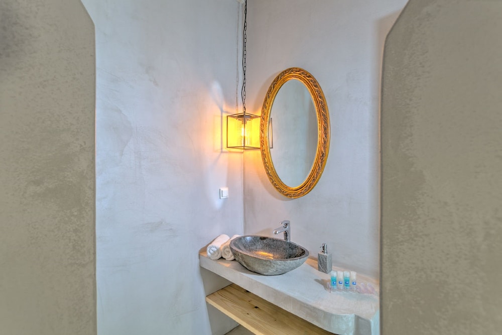 9 Muses Exclusive Apartments 66/72