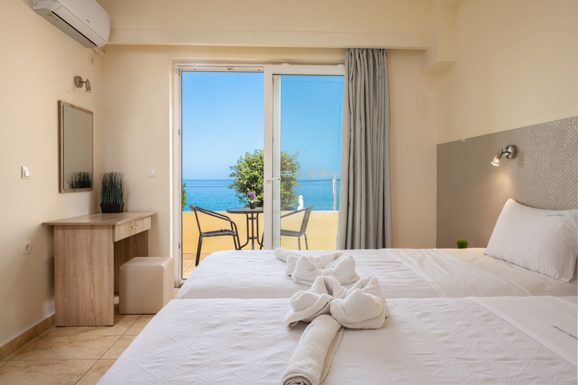 SUPERIOR, TWIN BEDS, SEA VIEW