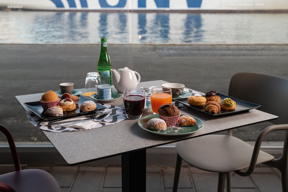 Smart Hotel - Naples Harbour 48/71