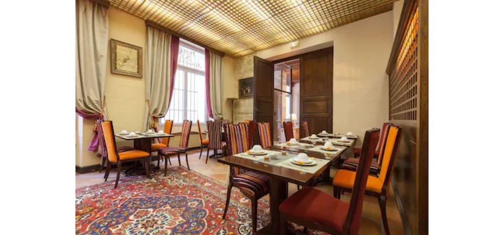 HOTEL DES AUGUSTINS 3/70