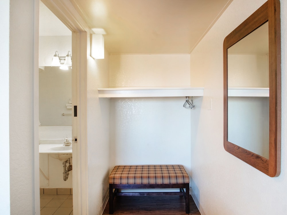 OYO Hotel Oklahoma City Northeast 16/31
