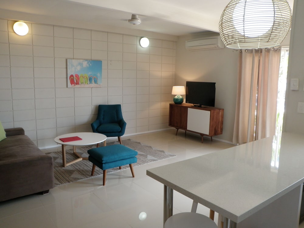 Airlie Apartments 50/78