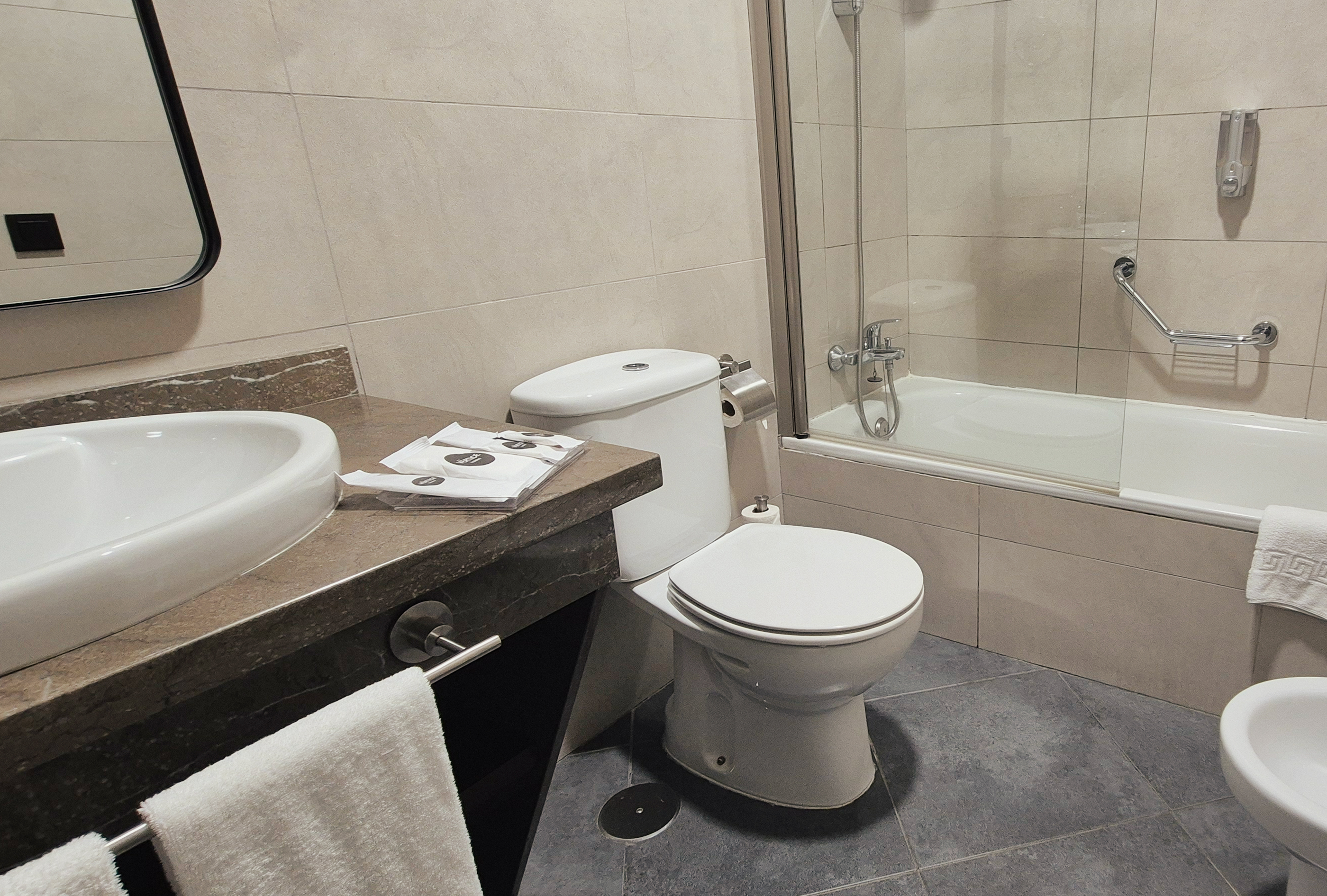 غرفة عائلية، Hotel Vertice Aljarafe 3/6