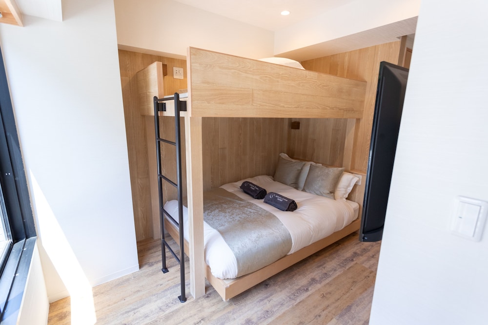 ROOM, TRIPLE
