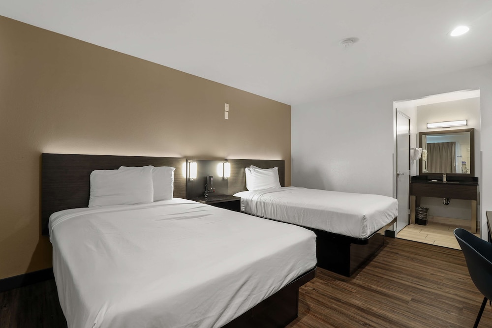 Studio6 Suites Escondido, CA 11/25