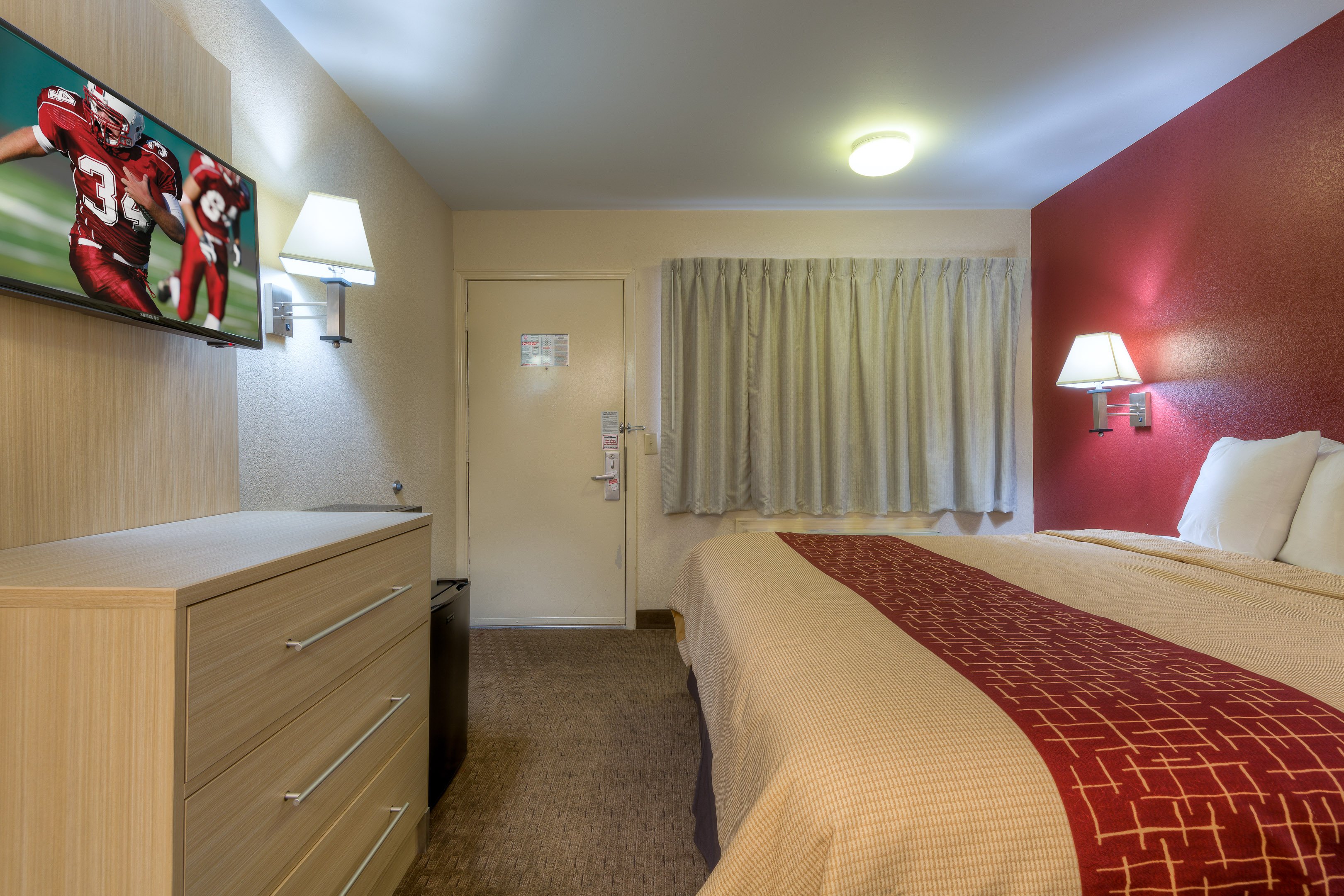 DELUXE, KING BED