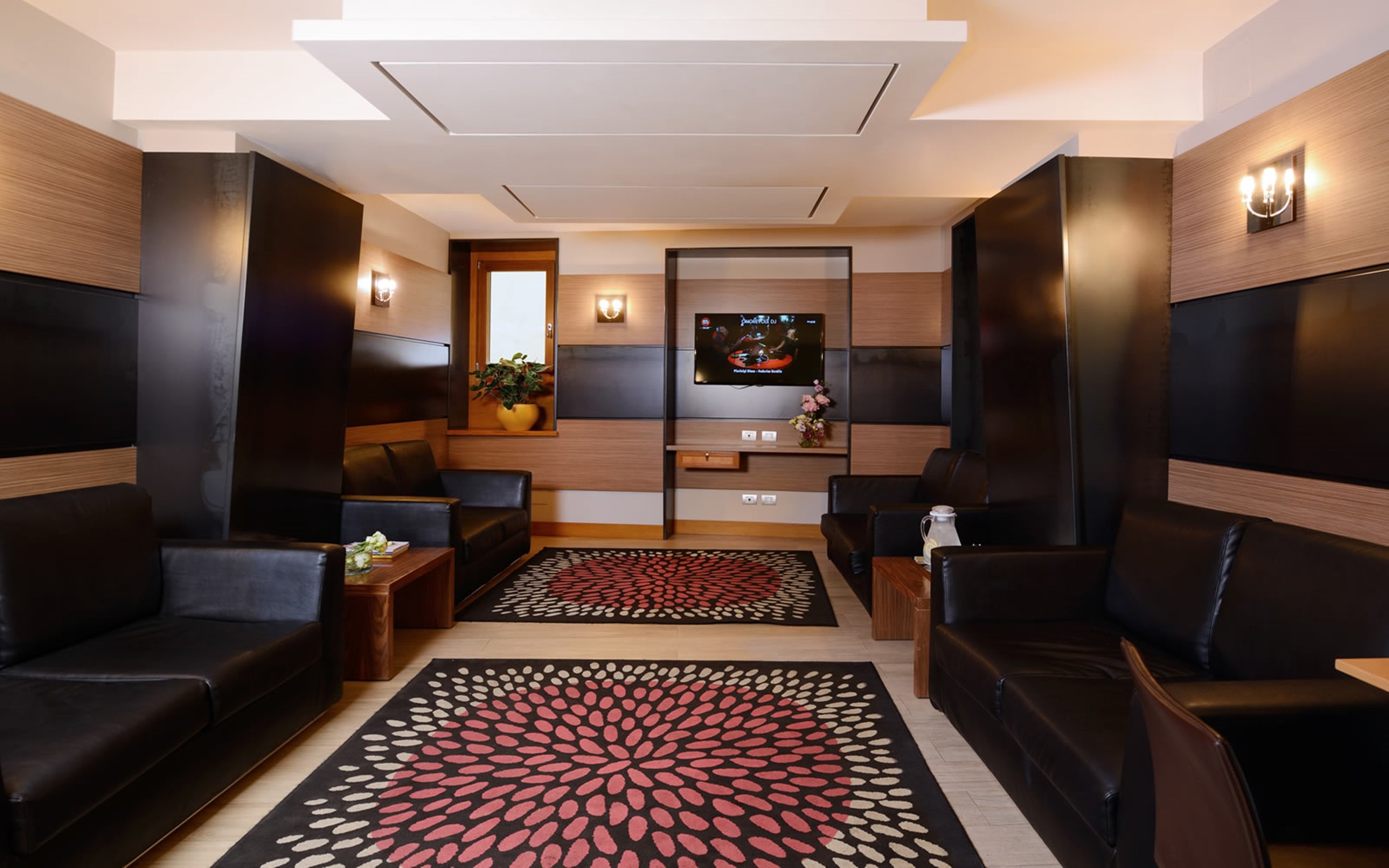 Trevi Hotel 60/79