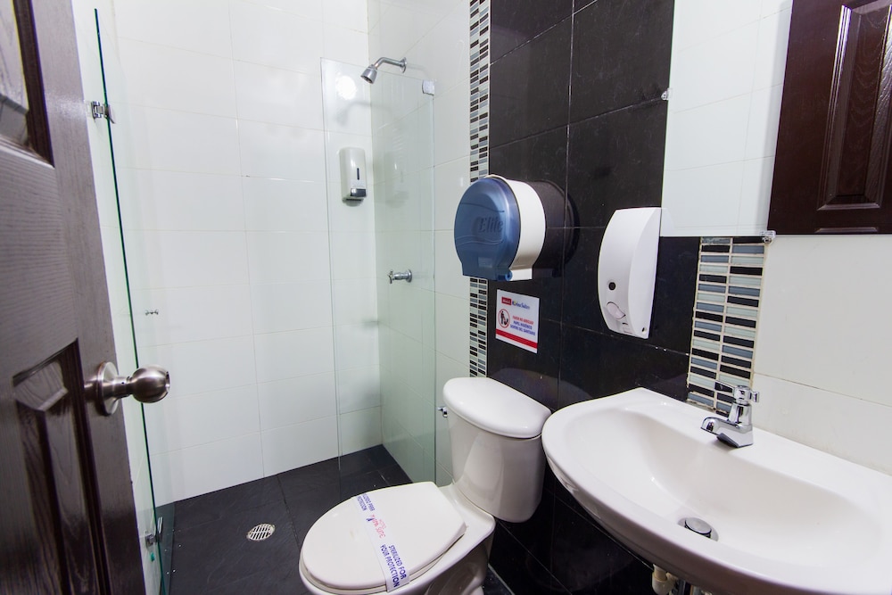 Hotel Marina Suites by GEH Suites 35/37