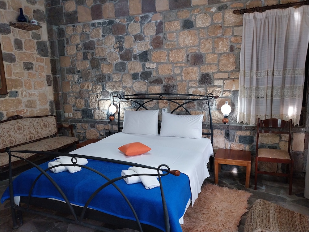 Queen Bed, Garden View, Ground Floor