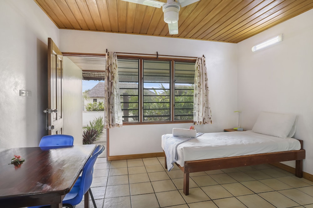 Beachfront Resort 15/50