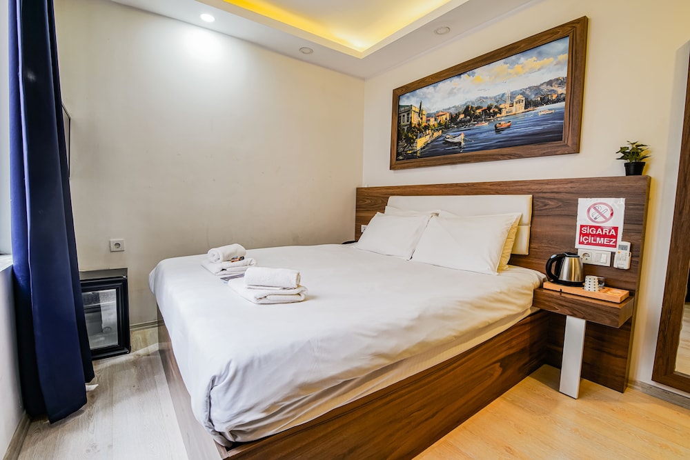 STANDARD, QUEEN BED