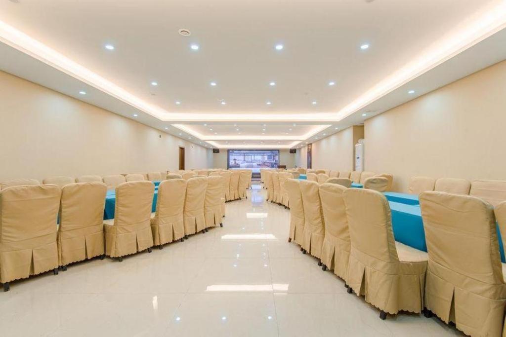 Gem Hefei Qianshan North Road Phoenix Hotel 43/50