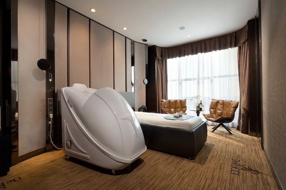 DeRUCCI Hotel 22/65