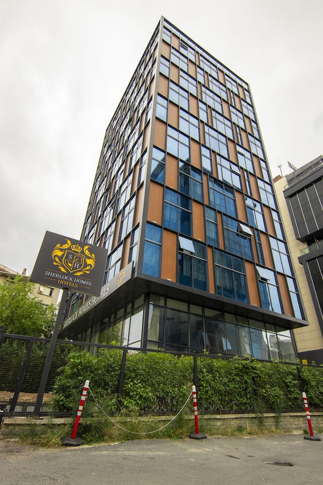 Sherlock Homes Hotels 40/46