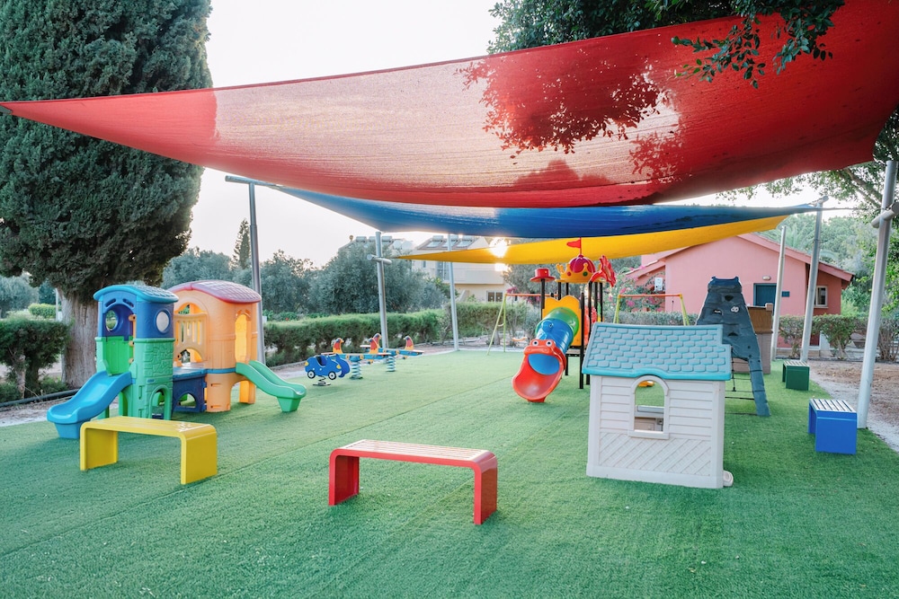 Makronisos Holiday Village 41/50
