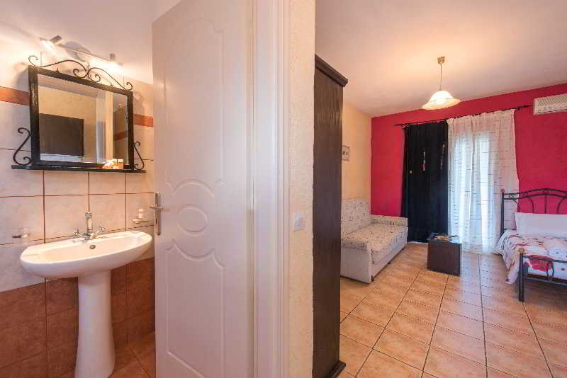 PENSION PORTO TSI OSTRIAS 18/22