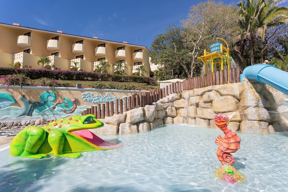 Family Selection At Grand Palladium Vallarta Resort Spa All Inclusive 41/50