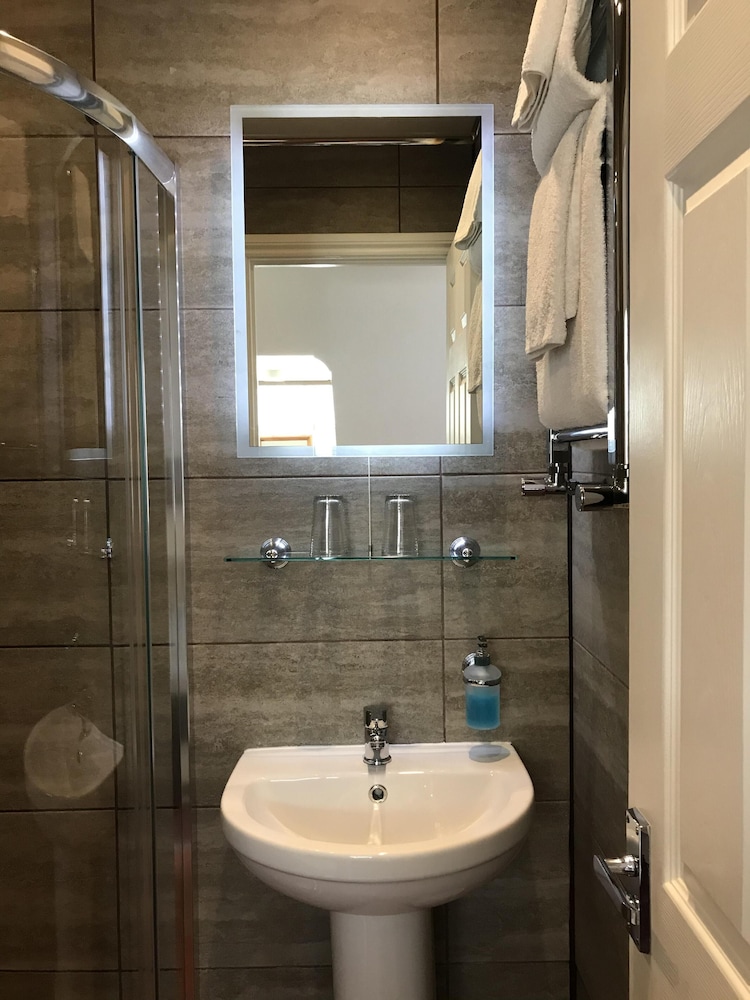 Cassandra Guest House 4/65