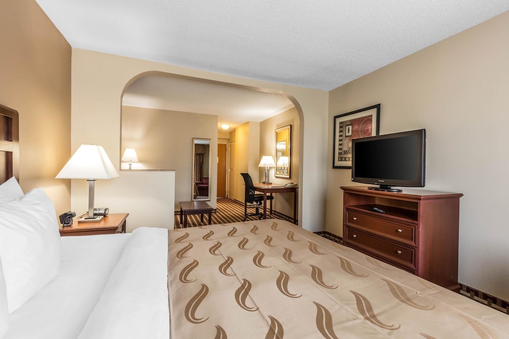 Quality Suites Paducah KY 27/57