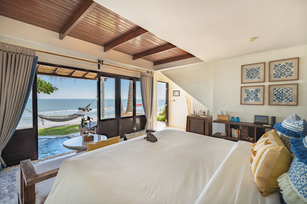 POOL, SUITE, BEACH FRONT