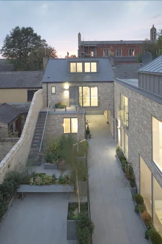 Citystay-Midsummer Mews 2/23
