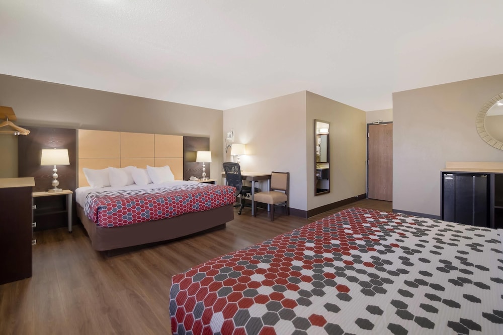 Econo Lodge Grand Forks near University 20/39