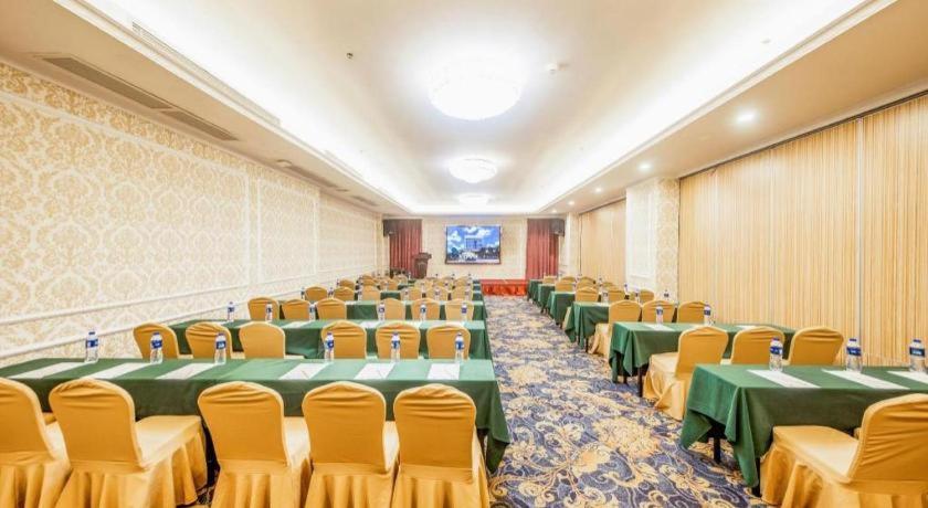 Foshan Jubilee Hotel 70/77