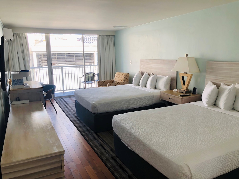 Silver, 2 Queen Beds