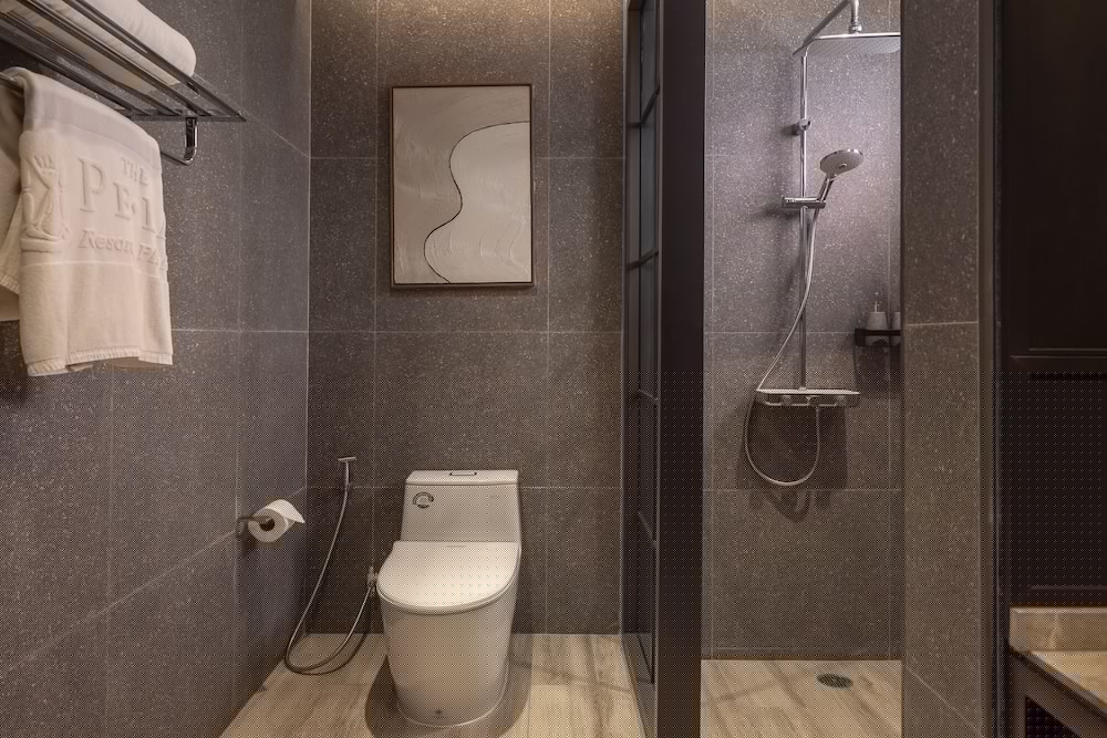 Royal Embassy Resort 13/65