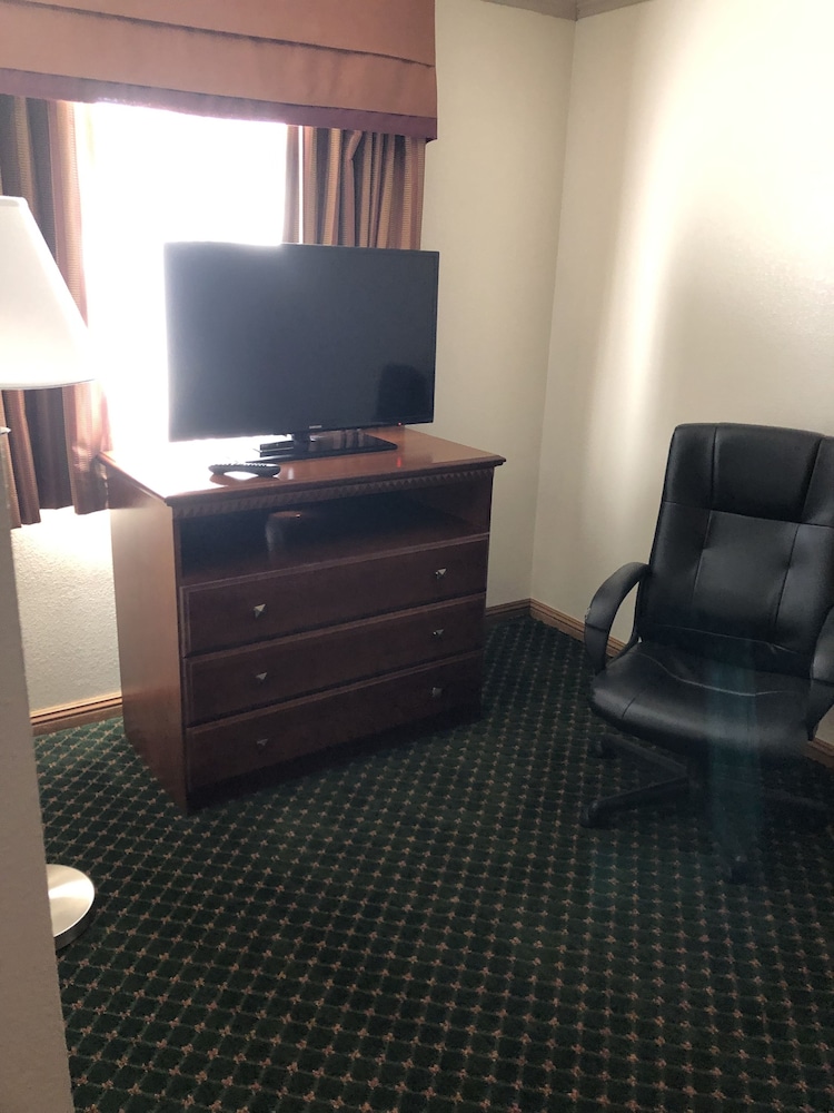 Cloverdale Wine Country Inn and Suites 35/47