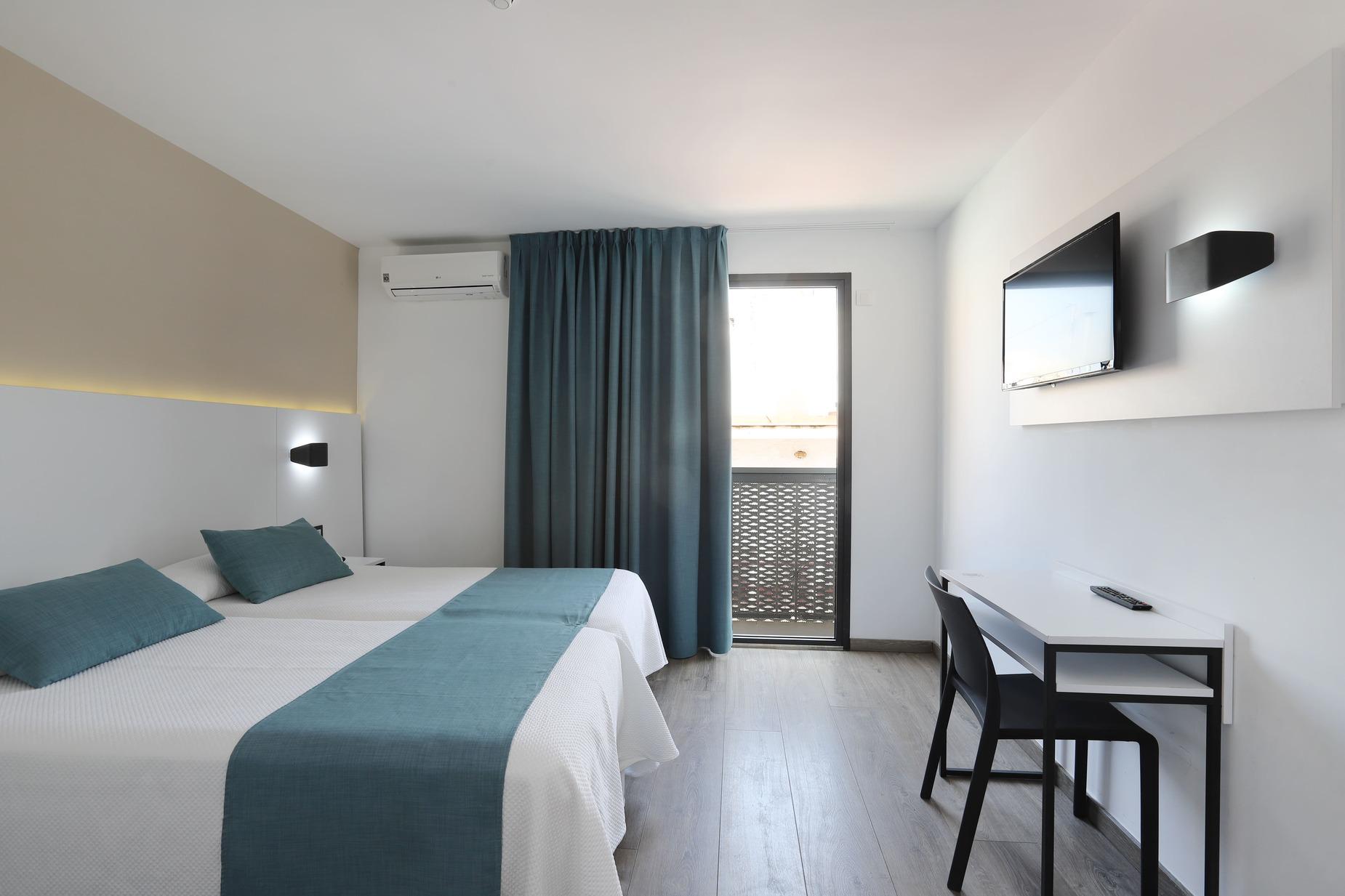 Room, Triple, Balcony or Terrace