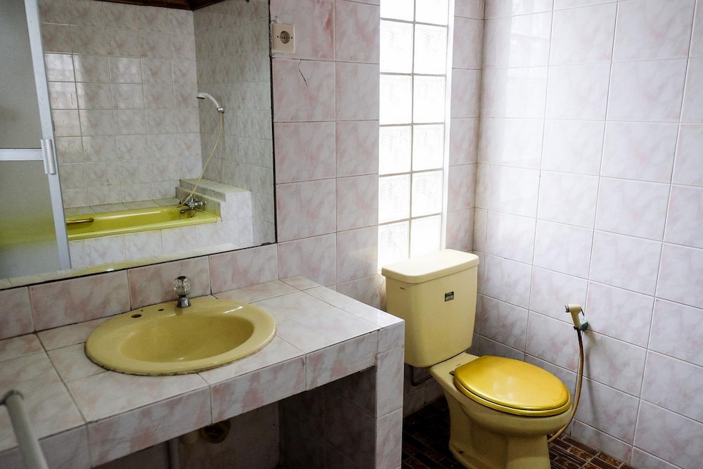 Reddoorz Plus Near Jalan Baru Bogor 16/32